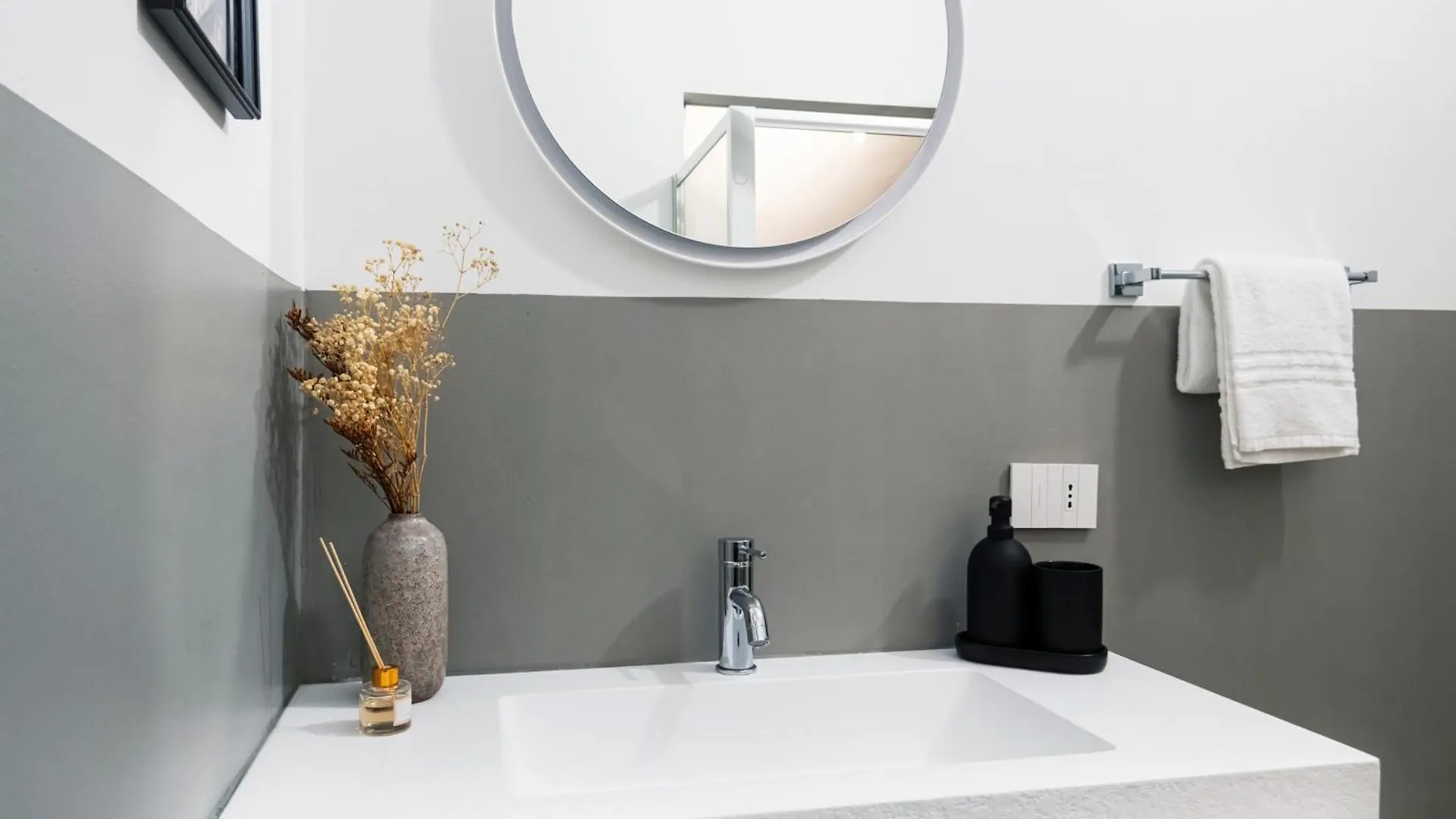 Hotel Easylife - Suite In Centrale Milan