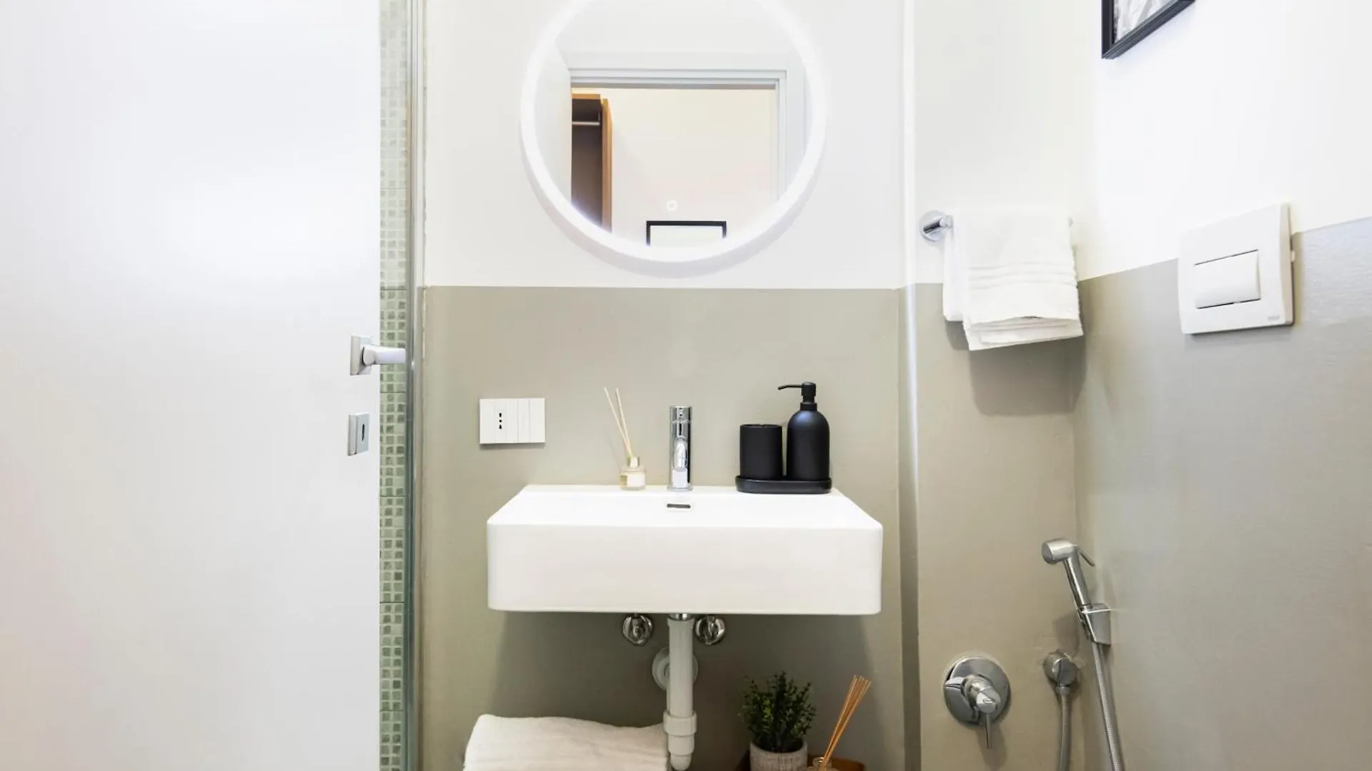 Easylife - Suite In Centrale Milan Hotel