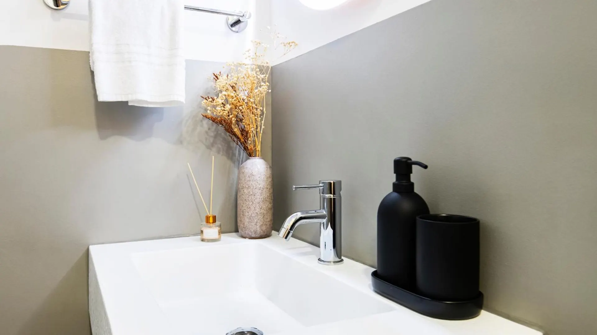 Easylife - Suite In Centrale Milan 0*,