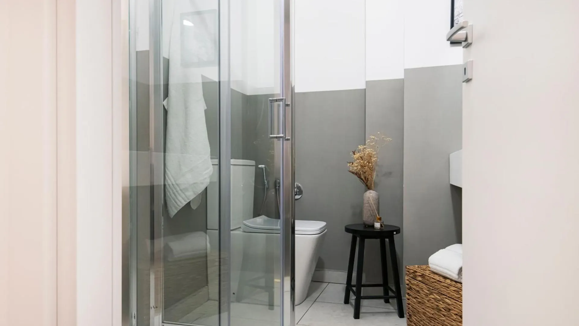 Easylife - Suite In Centrale Milan 0*,  Italy