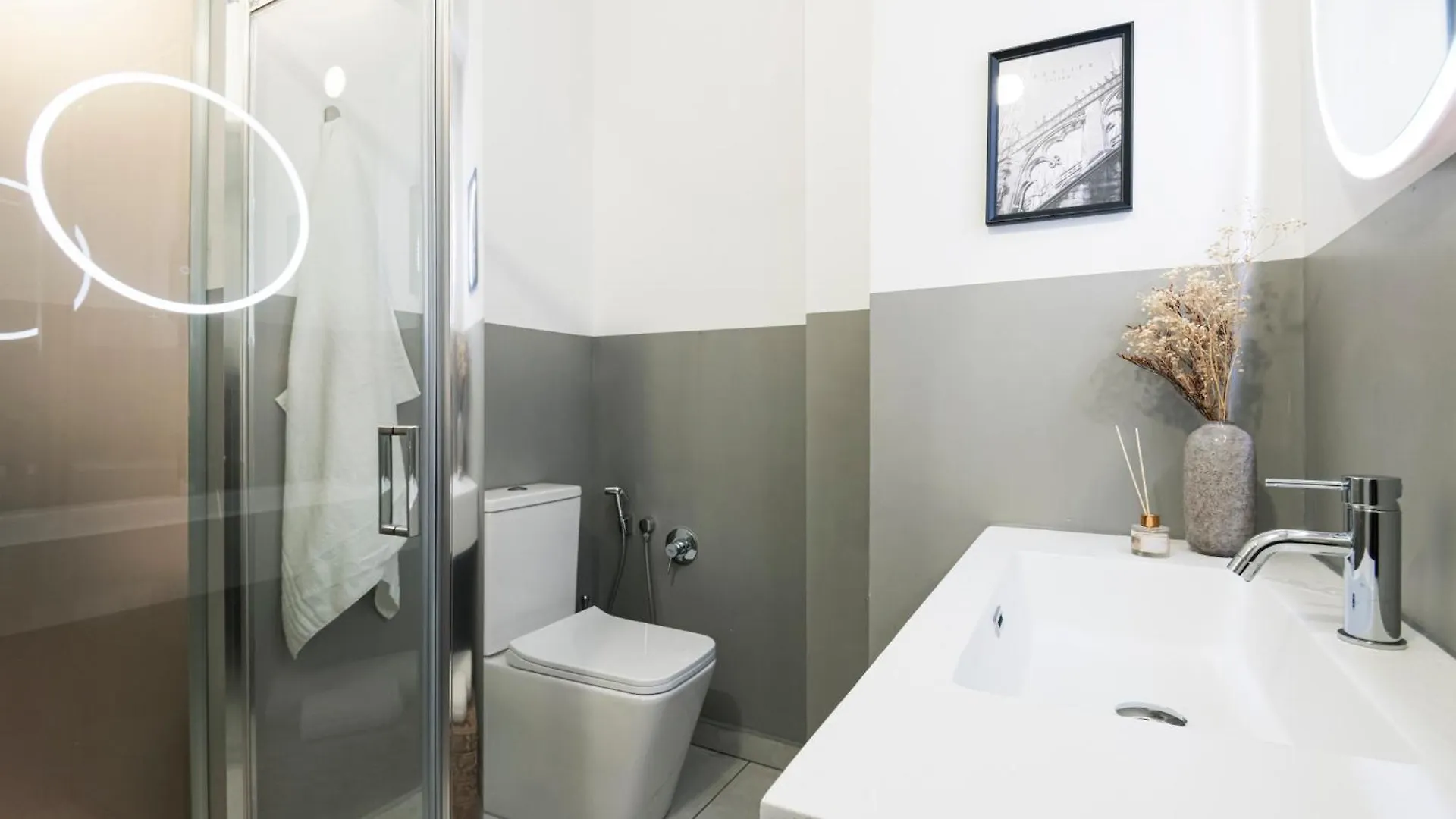 Easylife - Suite In Centrale Milan 0*,  Italy