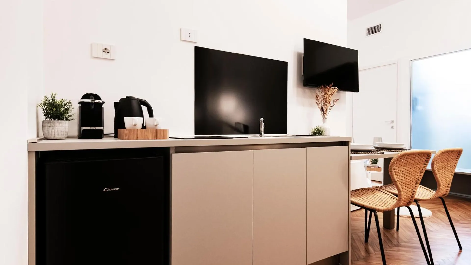 Hotel Easylife - Suite In Centrale Milan Italy
