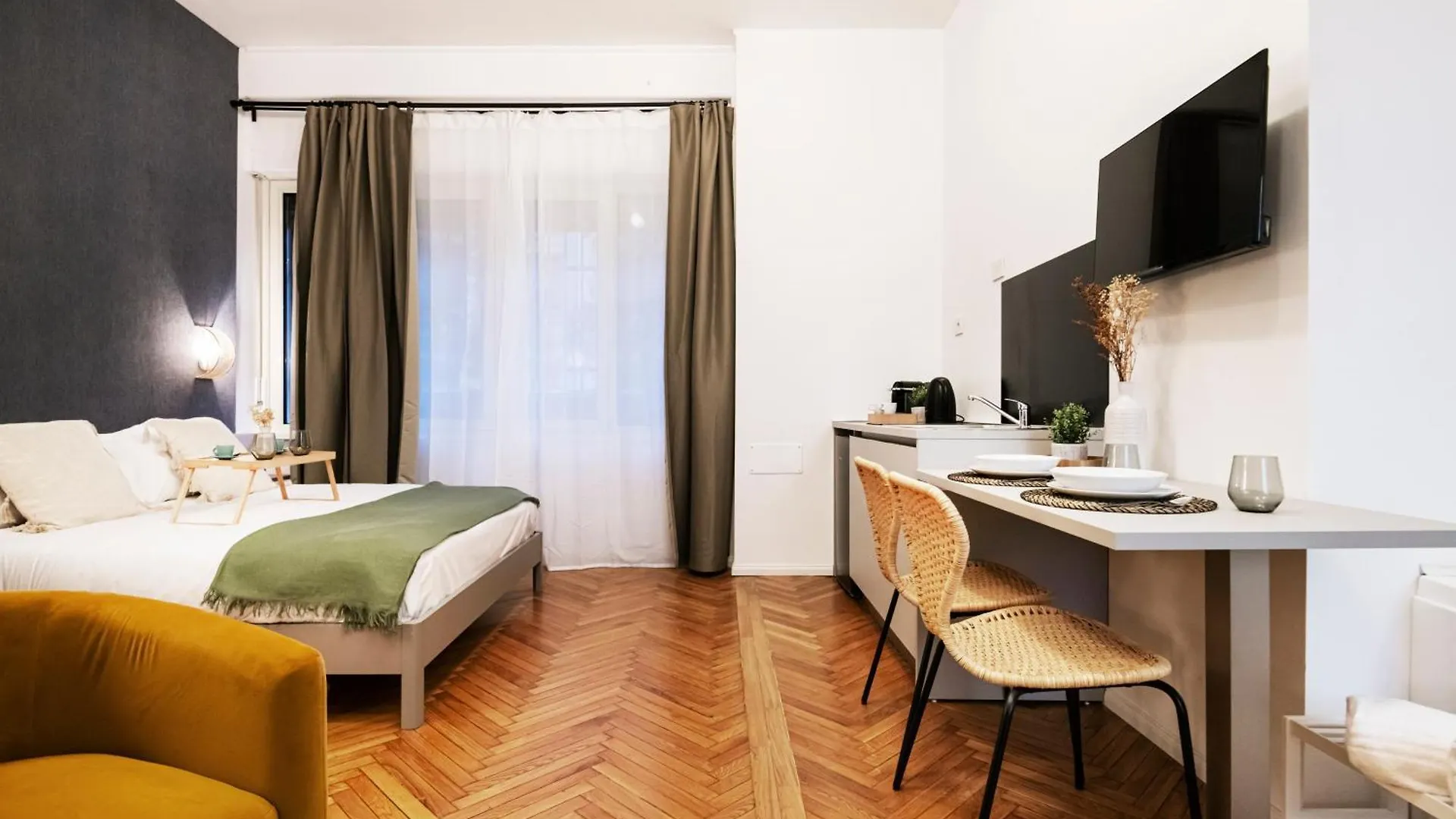 Hotel Easylife - Suite In Centrale Milan